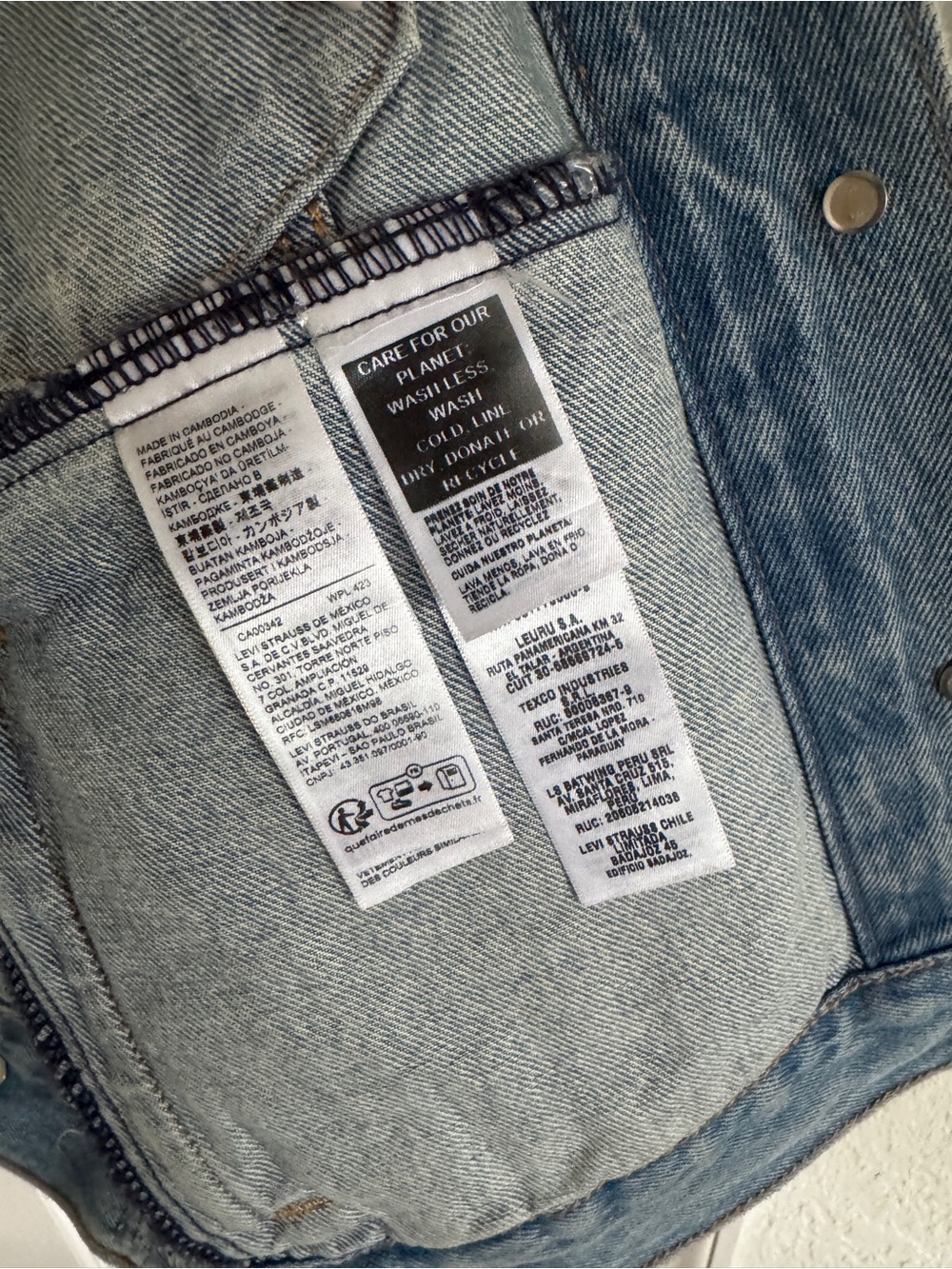 Levi’s ‘90s Western Pieced Trucker Jacket
Color: Free Range – Medium Wash - Picture 9 of 13